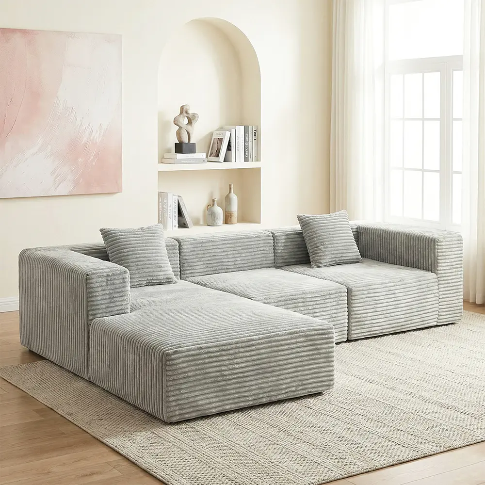 Sofa multi-tempat duduk berwarna abu-abu