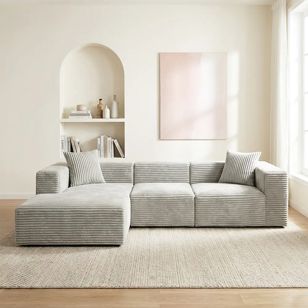 Sofa multi-tempat duduk berwarna abu-abu